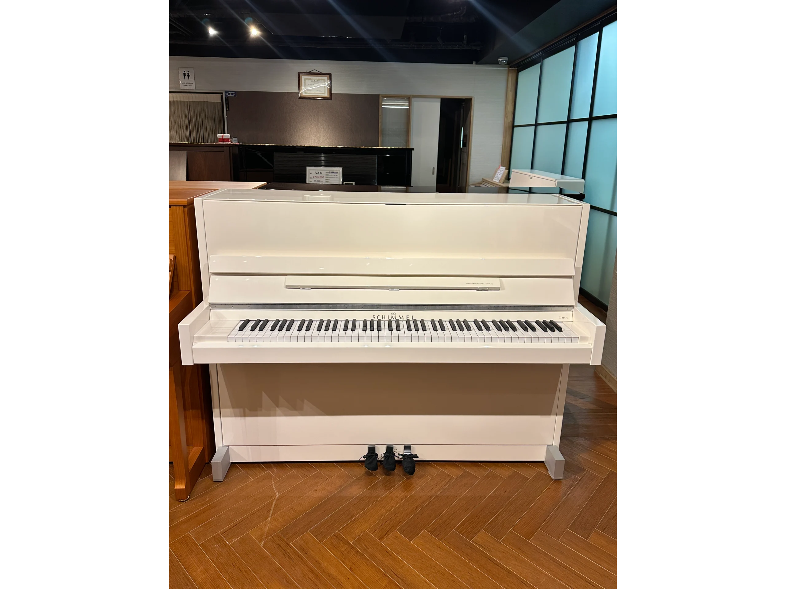 C116 Modern White high gloss